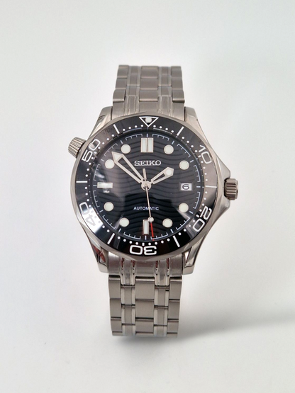Musta - Seamaster-modi