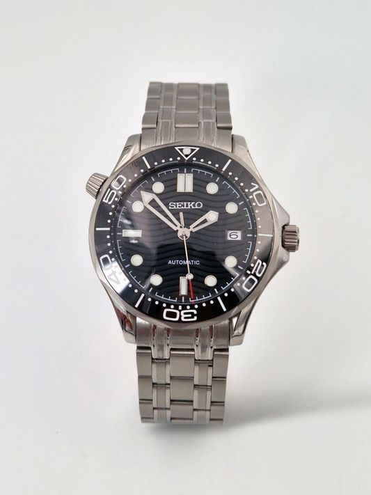 Musta - Seamaster-modi